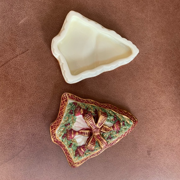 International Bazaar porcelain holiday tree shaped box - Picture 3 of 11